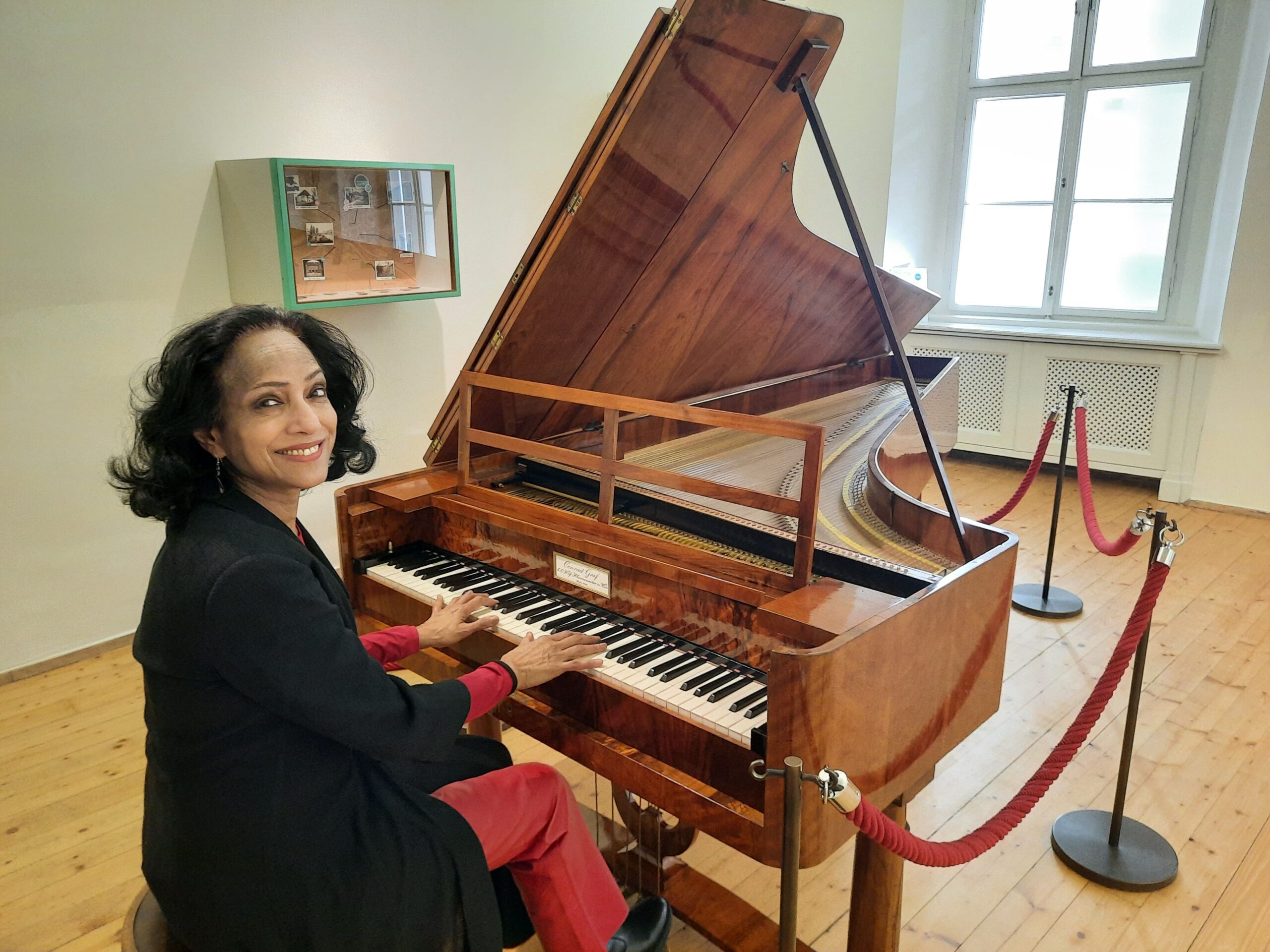 Marialena Fernandes am Hammerklavier